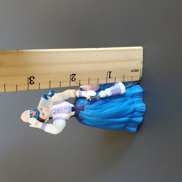 Avon Collectibles Mrs P.F.E. Albee 1996 - Picture 9 of 10